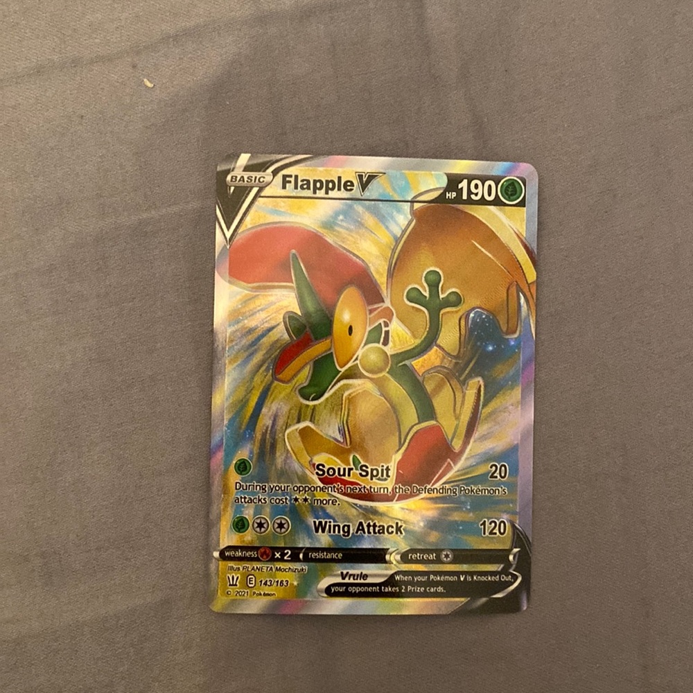 HOLO POKEMON CARD FLAPPLE V